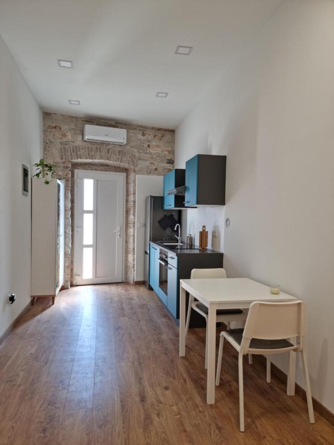 Central Studio Apartment Пула Экстерьер фото