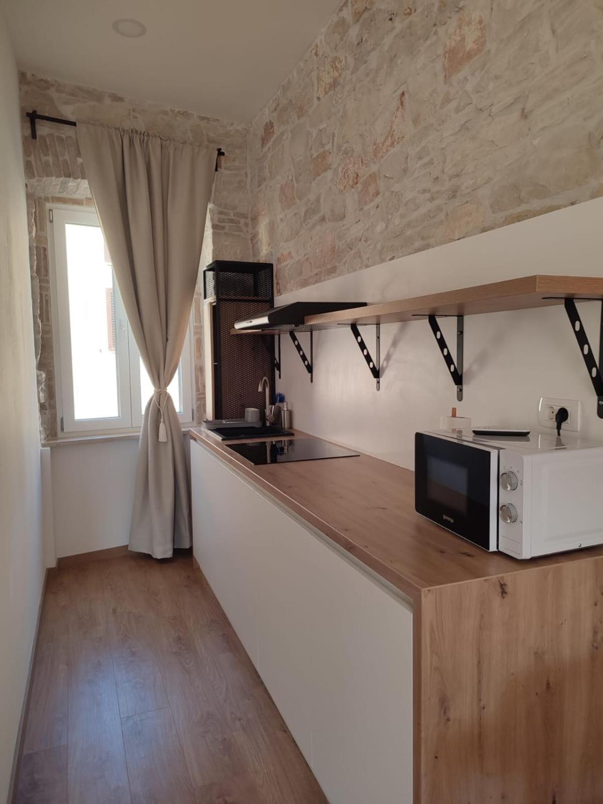 Central Studio Apartment Пула Экстерьер фото